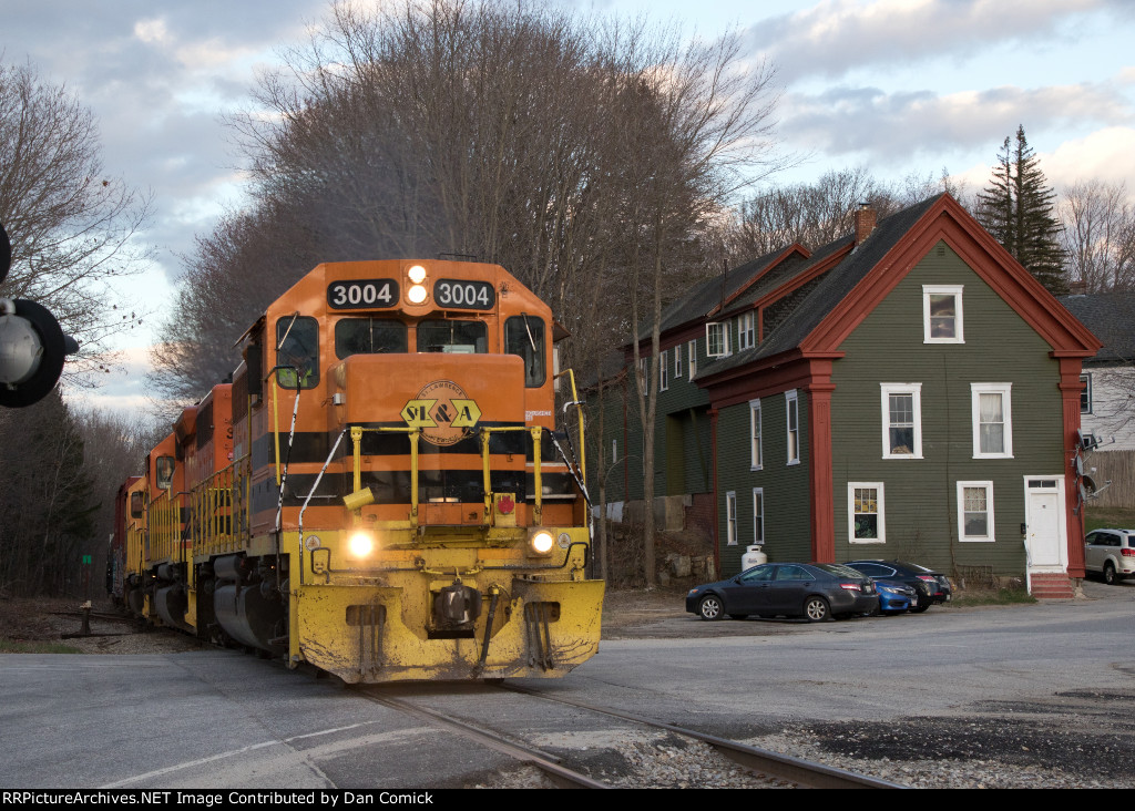 SLR 3004 Leads 393 at Elm St. 